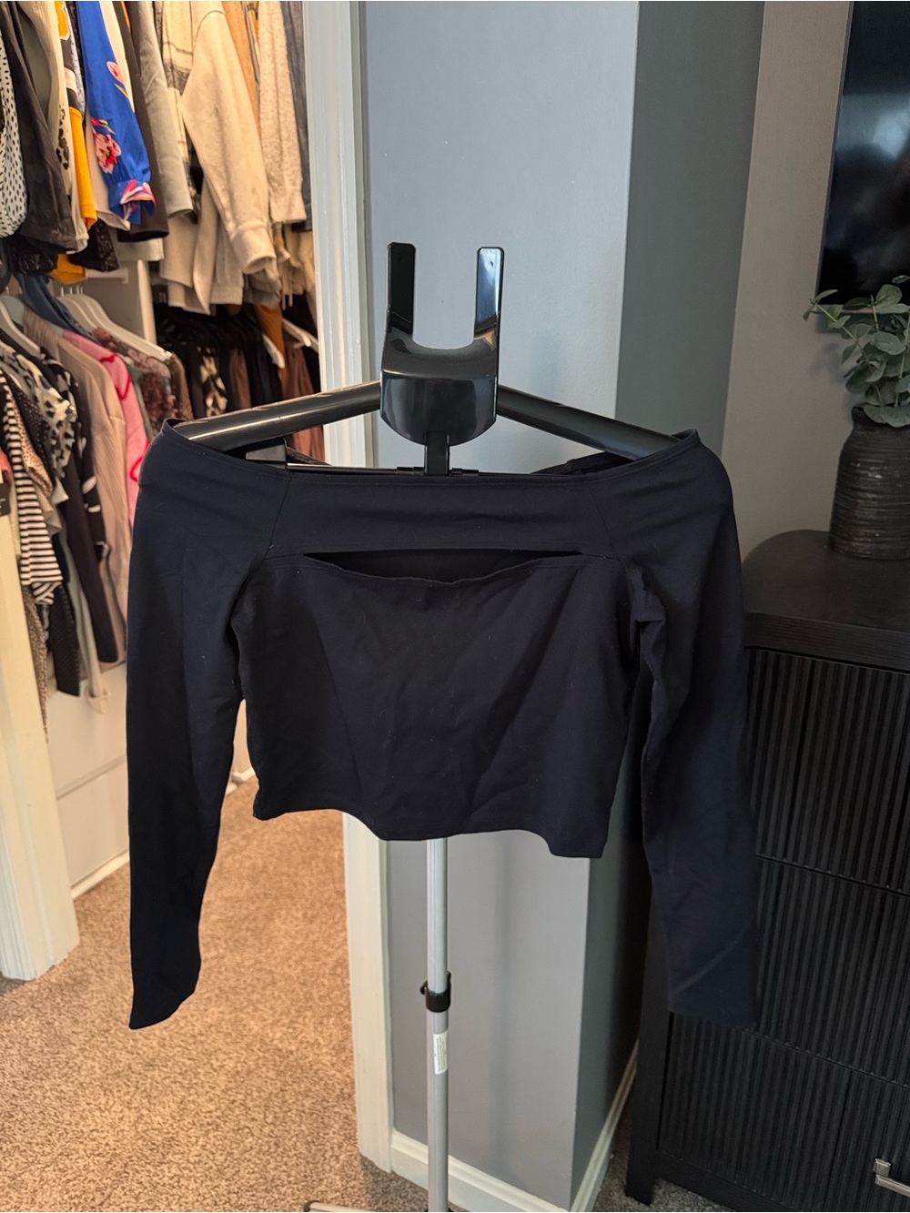 Black Off-Shoulder Long Sleeve Crop Top